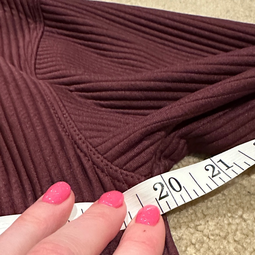 NWOT DKNY Maroon Ribbed Turtleneck Top - Picture 6 of 7